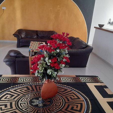 Appartement Familial Spacieux Avec Climatisation Ziguinchor Bagian luar foto
