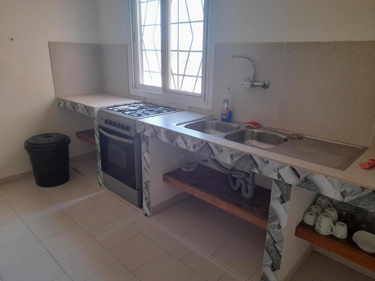 Appartement Familial Spacieux Avec Climatisation Ziguinchor Bagian luar foto
