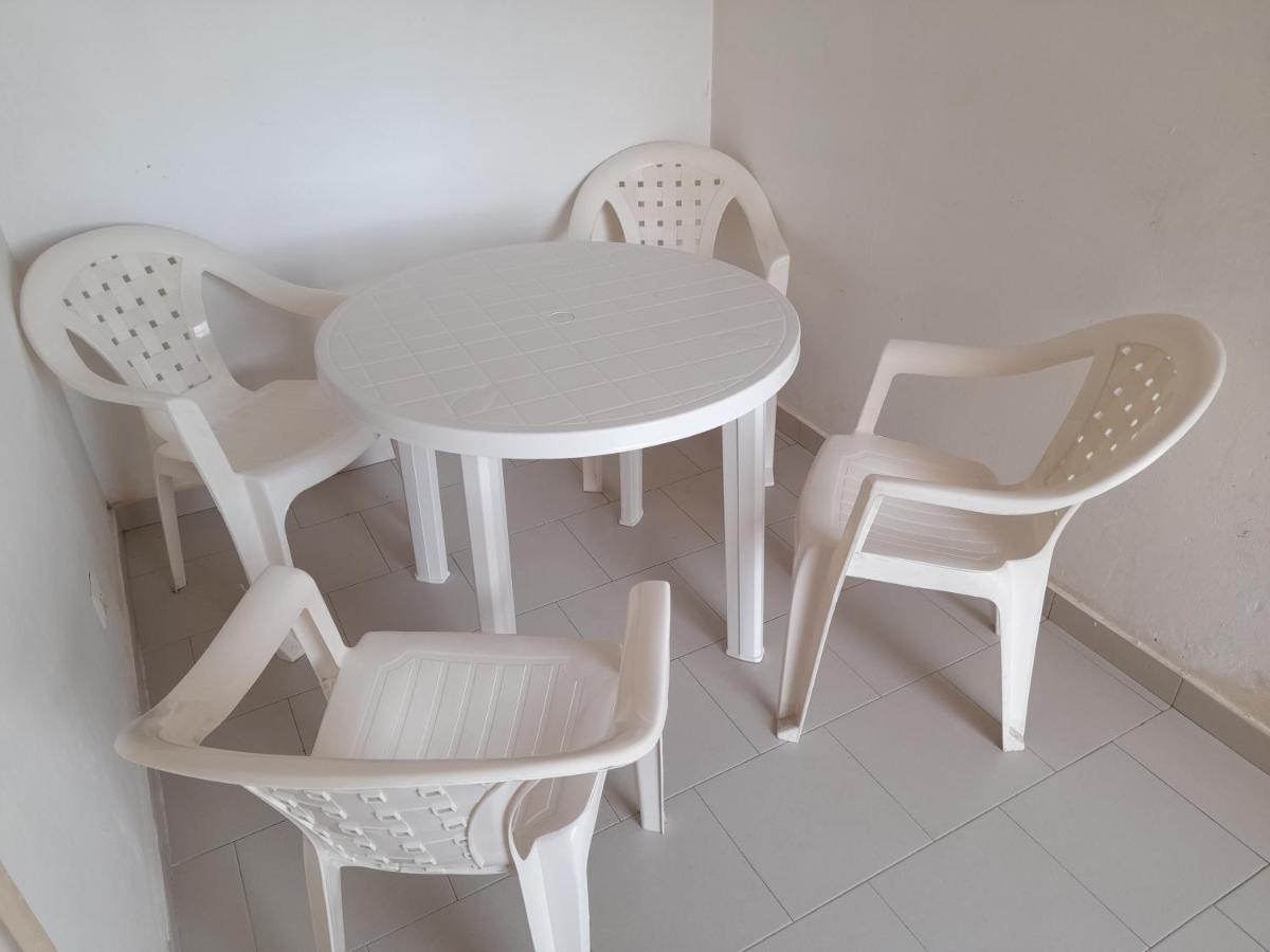 Appartement Familial Spacieux Avec Climatisation Ziguinchor Bagian luar foto