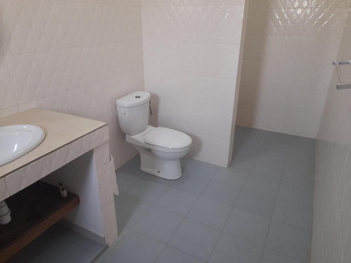 Appartement Familial Spacieux Avec Climatisation Ziguinchor Bagian luar foto