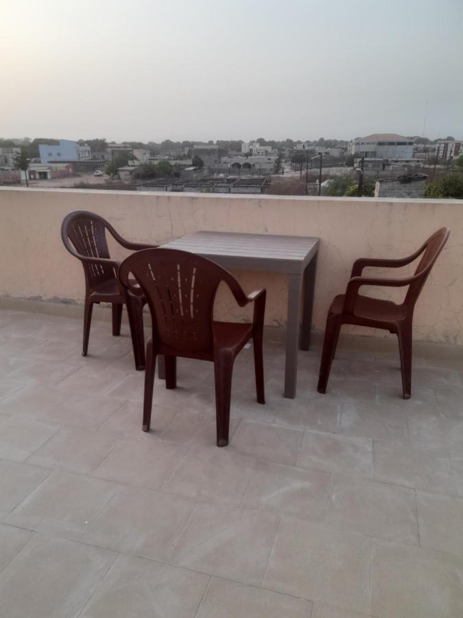Appartement Familial Spacieux Avec Climatisation Ziguinchor Bagian luar foto