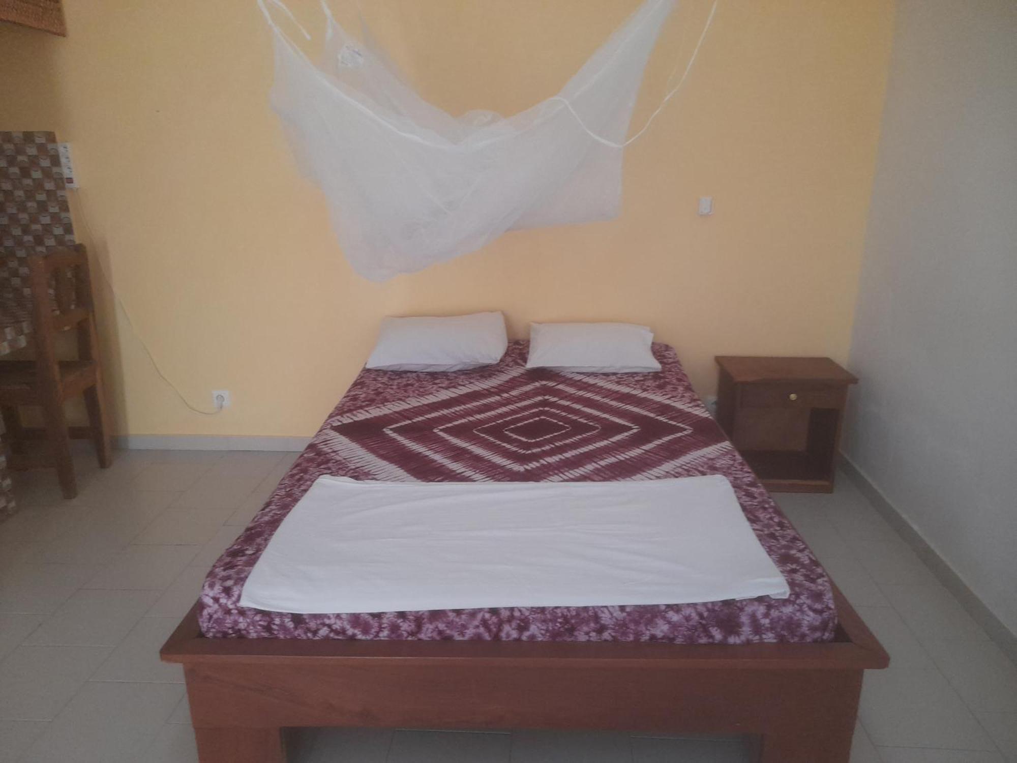 Appartement Familial Spacieux Avec Climatisation Ziguinchor Bagian luar foto