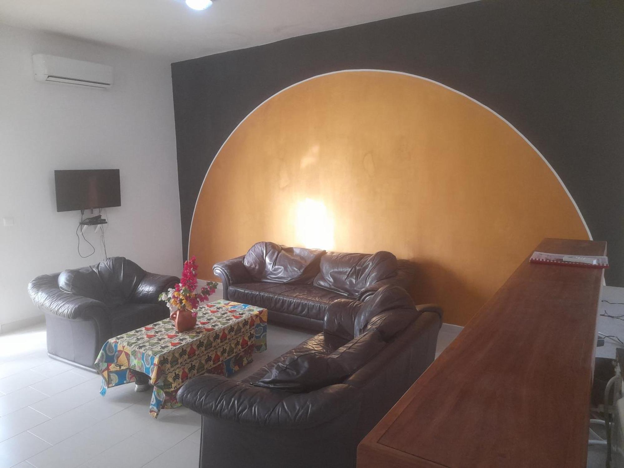 Appartement Familial Spacieux Avec Climatisation Ziguinchor Bagian luar foto