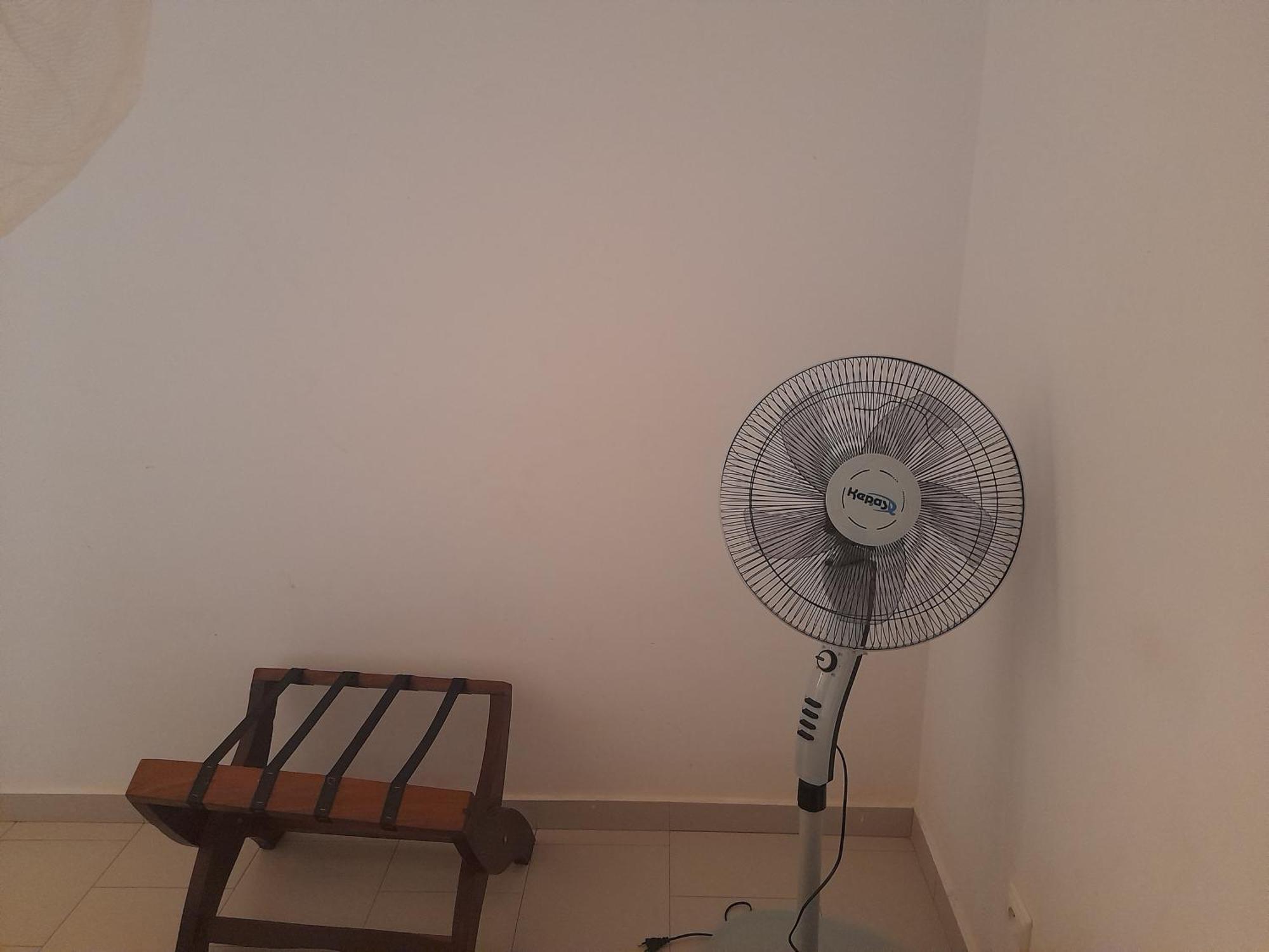 Appartement Familial Spacieux Avec Climatisation Ziguinchor Ruang foto