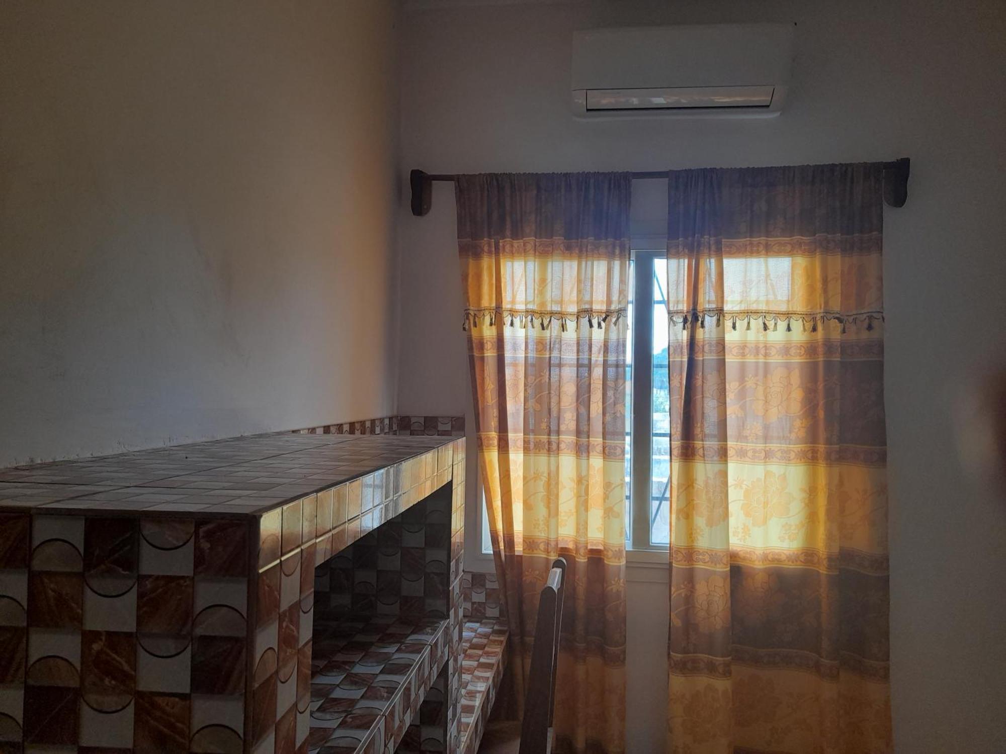 Appartement Familial Spacieux Avec Climatisation Ziguinchor Ruang foto