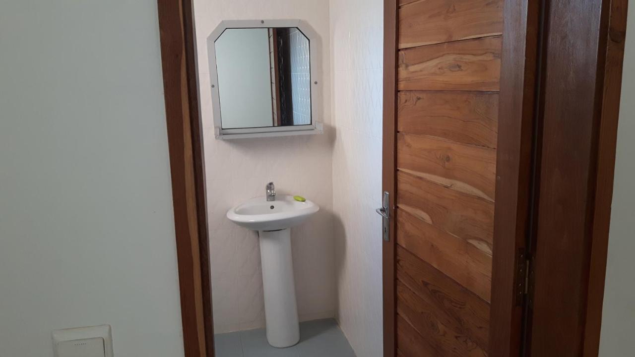 Appartement Familial Spacieux Avec Climatisation Ziguinchor Bagian luar foto