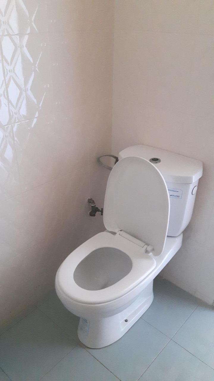 Appartement Familial Spacieux Avec Climatisation Ziguinchor Bagian luar foto