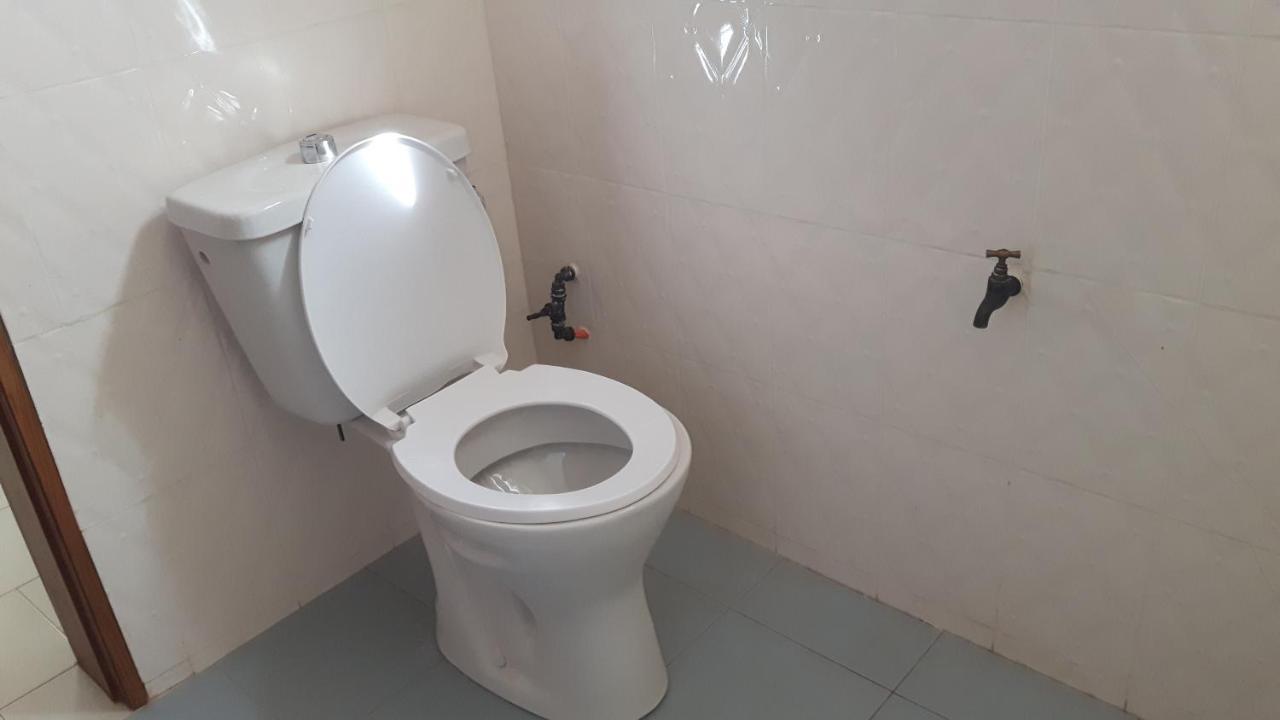 Appartement Familial Spacieux Avec Climatisation Ziguinchor Bagian luar foto