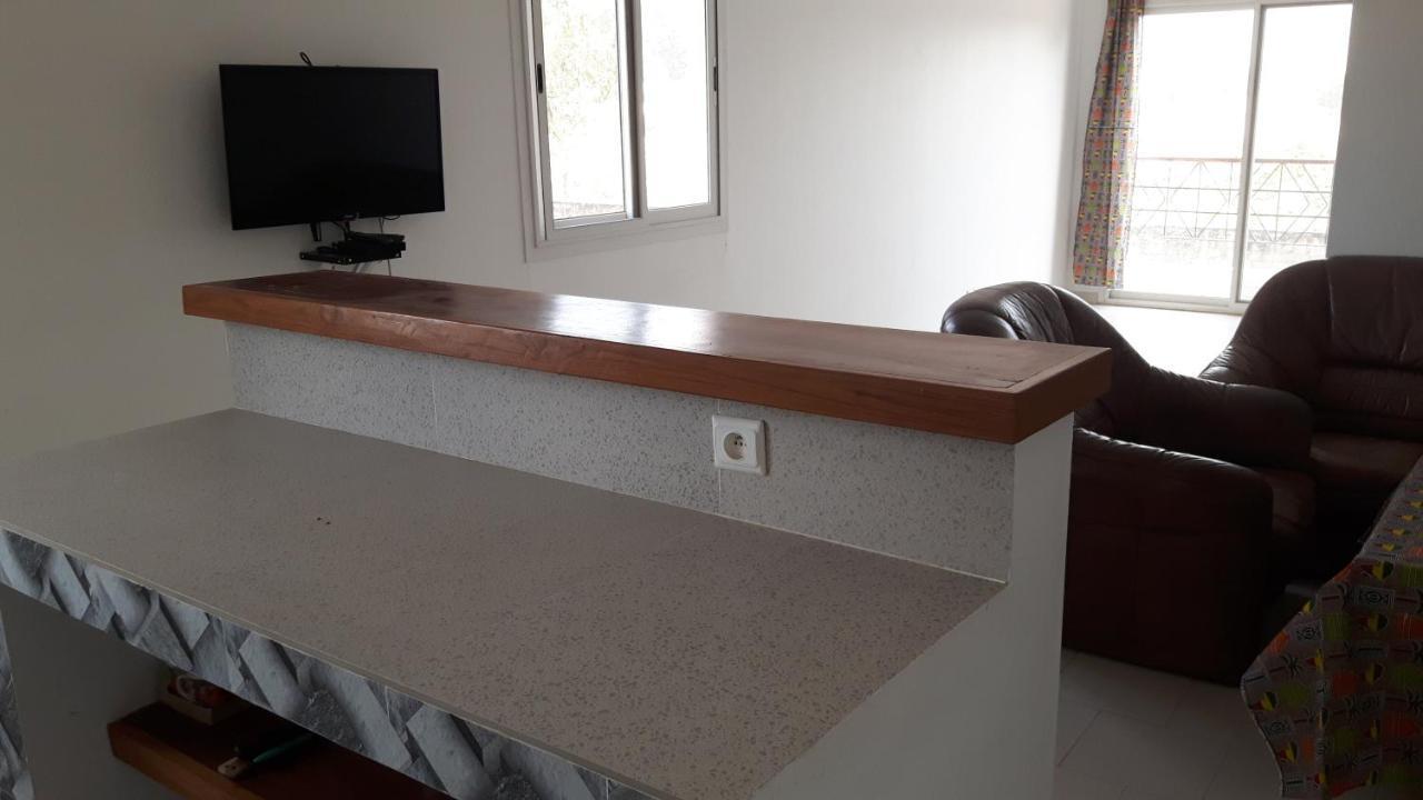 Appartement Familial Spacieux Avec Climatisation Ziguinchor Bagian luar foto