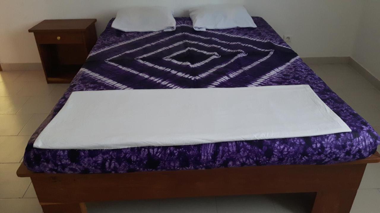 Appartement Familial Spacieux Avec Climatisation Ziguinchor Bagian luar foto